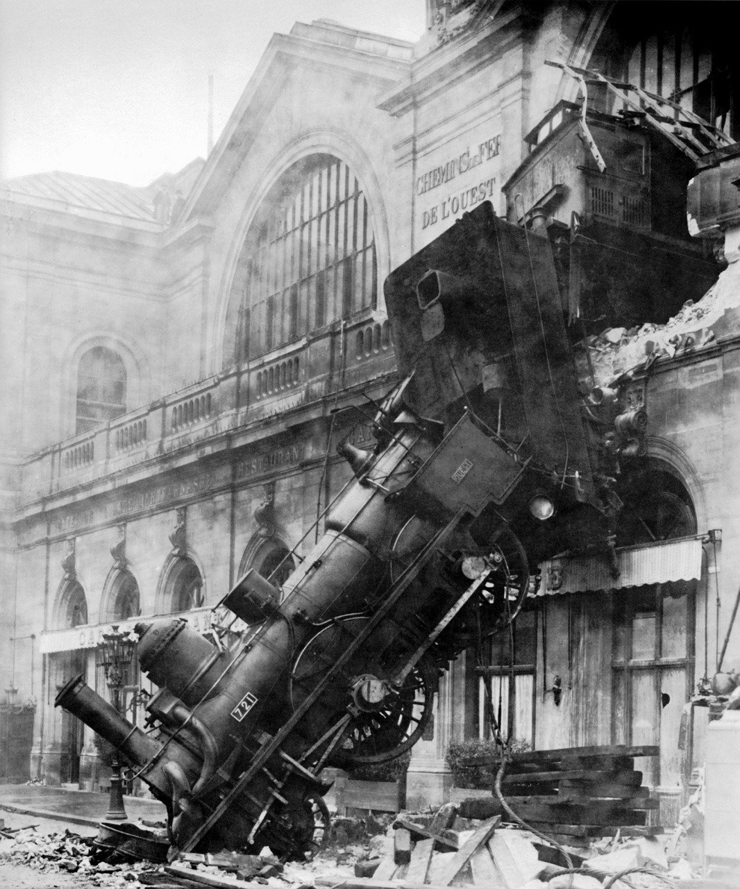 Train Wreck Accident Railway Station  - WikiImages / Pixabay